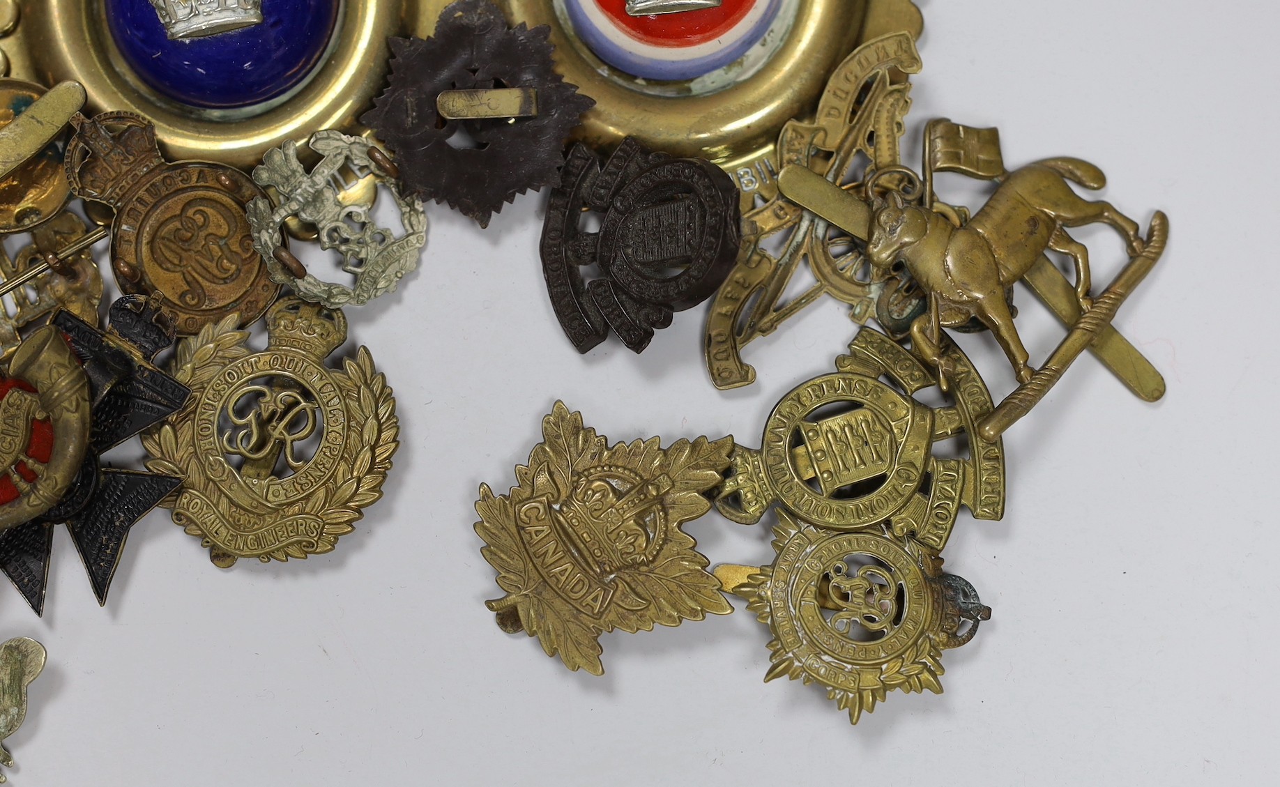 Various military cap badges and 3 horse brasses